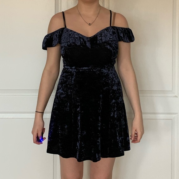 Navy velvet off the shoulder dress - Picture 3 of 6